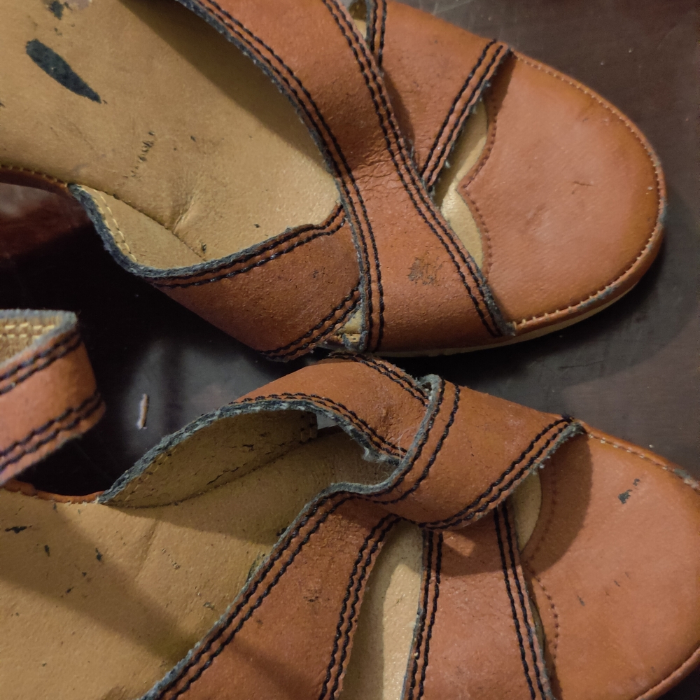 Chic Brown Vintage 70s Strappy Heeled Sandals - Picture 3 of 4